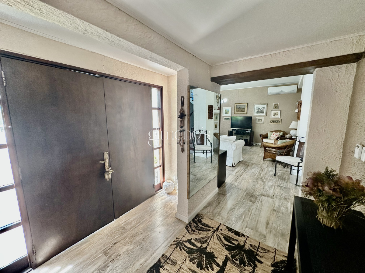 Casa ID.354 - Alquiler de Casa 4 Dormitorios en zona Cantegril - Punta del Este 