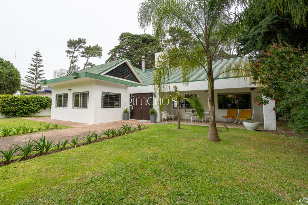 Casa ID.354 - Alquiler de Casa 4 Dormitorios en zona Cantegril - Punta del Este 