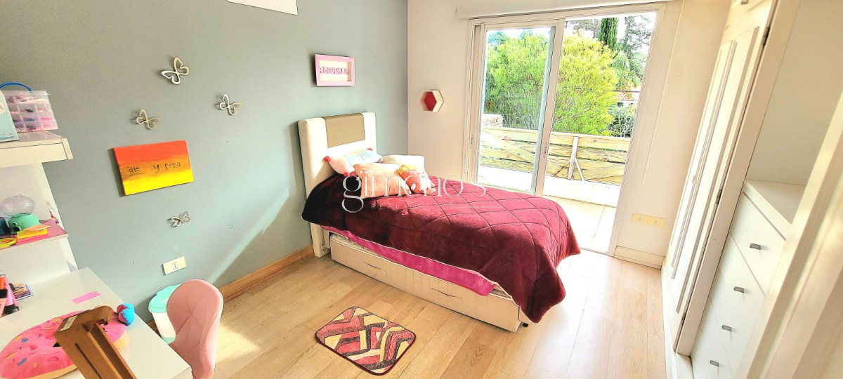 Casa ID.332 - Venta de Casa 4 Dormitorios, Punta del Este - 