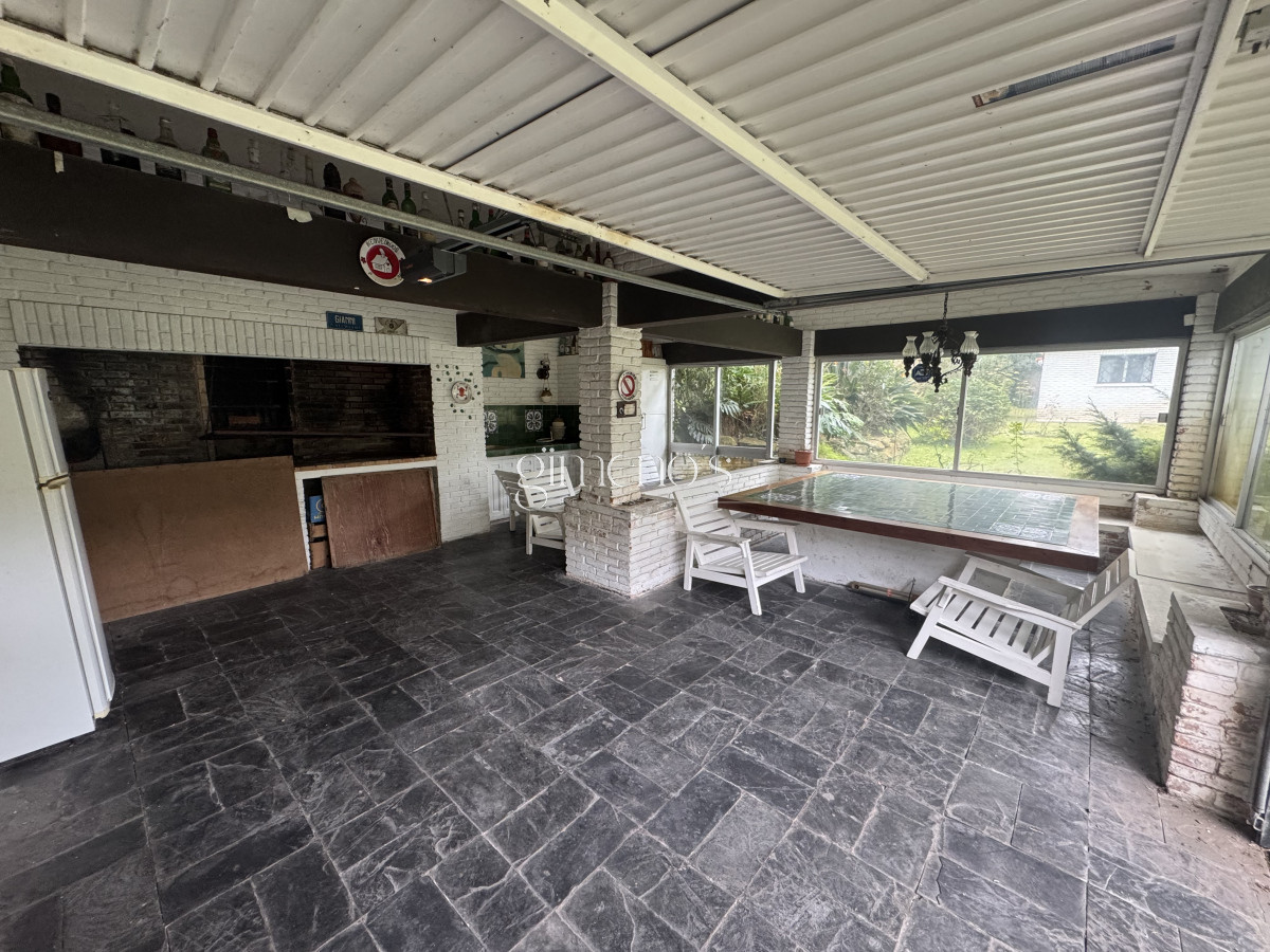 Casa ID.325 - Chalet tradicional en excelente ubicación, ideal para vivir todo el año