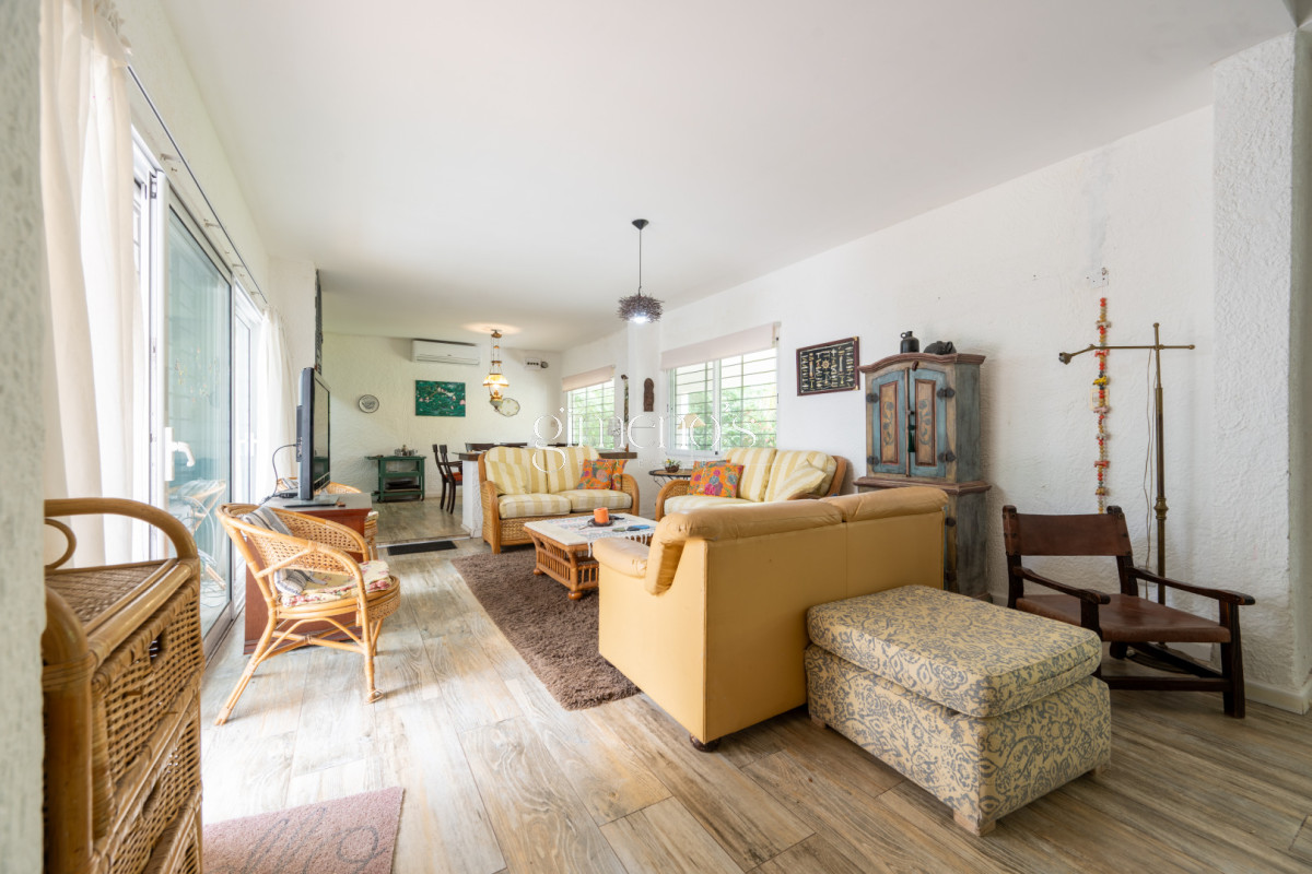 Casa ID.354 - Alquiler de Casa 4 Dormitorios en zona Cantegril - Punta del Este 