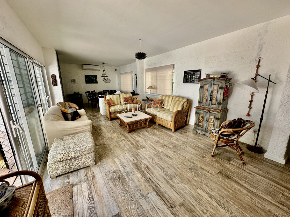 Casa ID.354 - Alquiler de Casa 4 Dormitorios en zona Cantegril - Punta del Este 