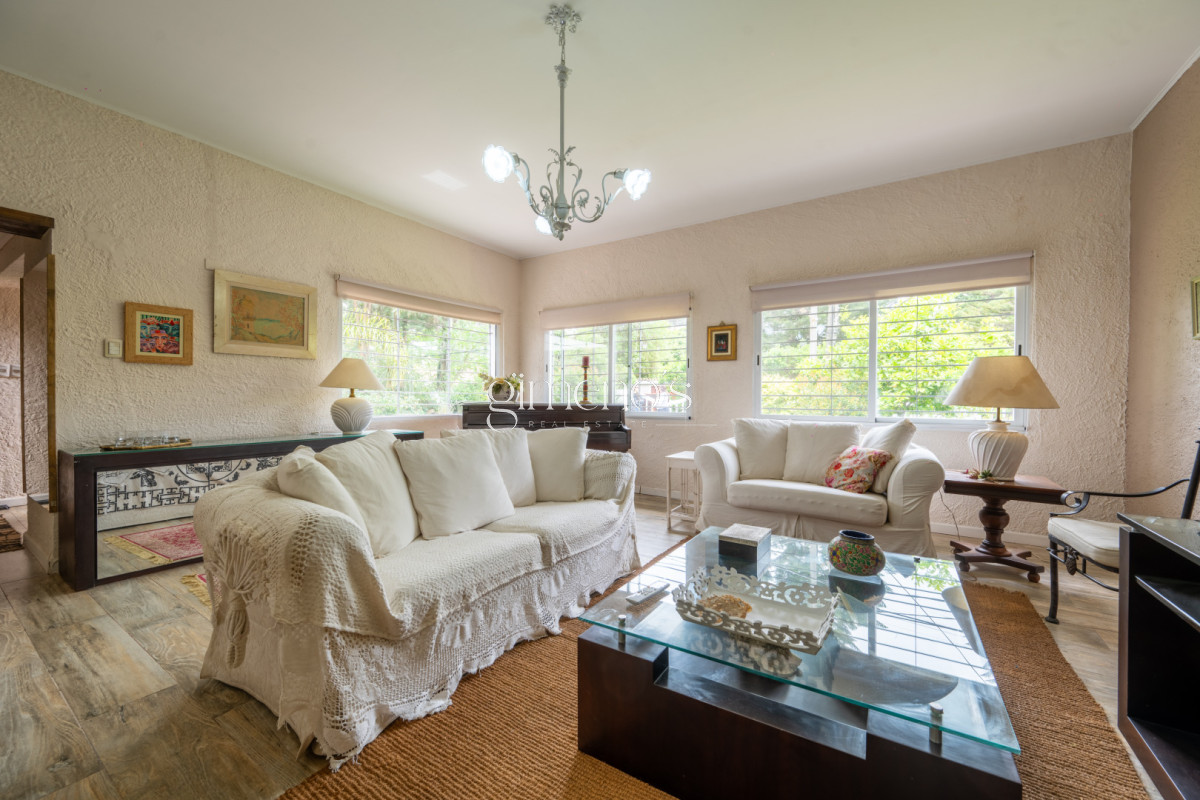 Casa ID.354 - Alquiler de Casa 4 Dormitorios en zona Cantegril - Punta del Este 