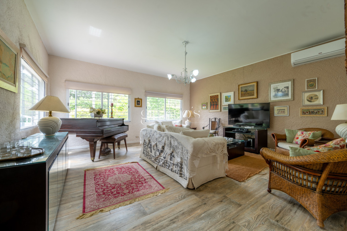 Casa ID.354 - Alquiler de Casa 4 Dormitorios en zona Cantegril - Punta del Este 