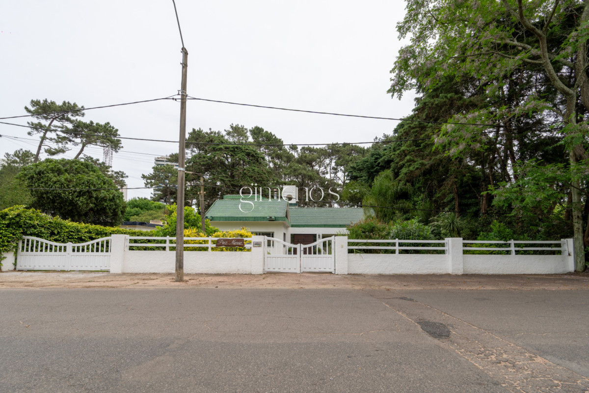 Casa ID.354 - Alquiler de Casa 4 Dormitorios en zona Cantegril - Punta del Este 