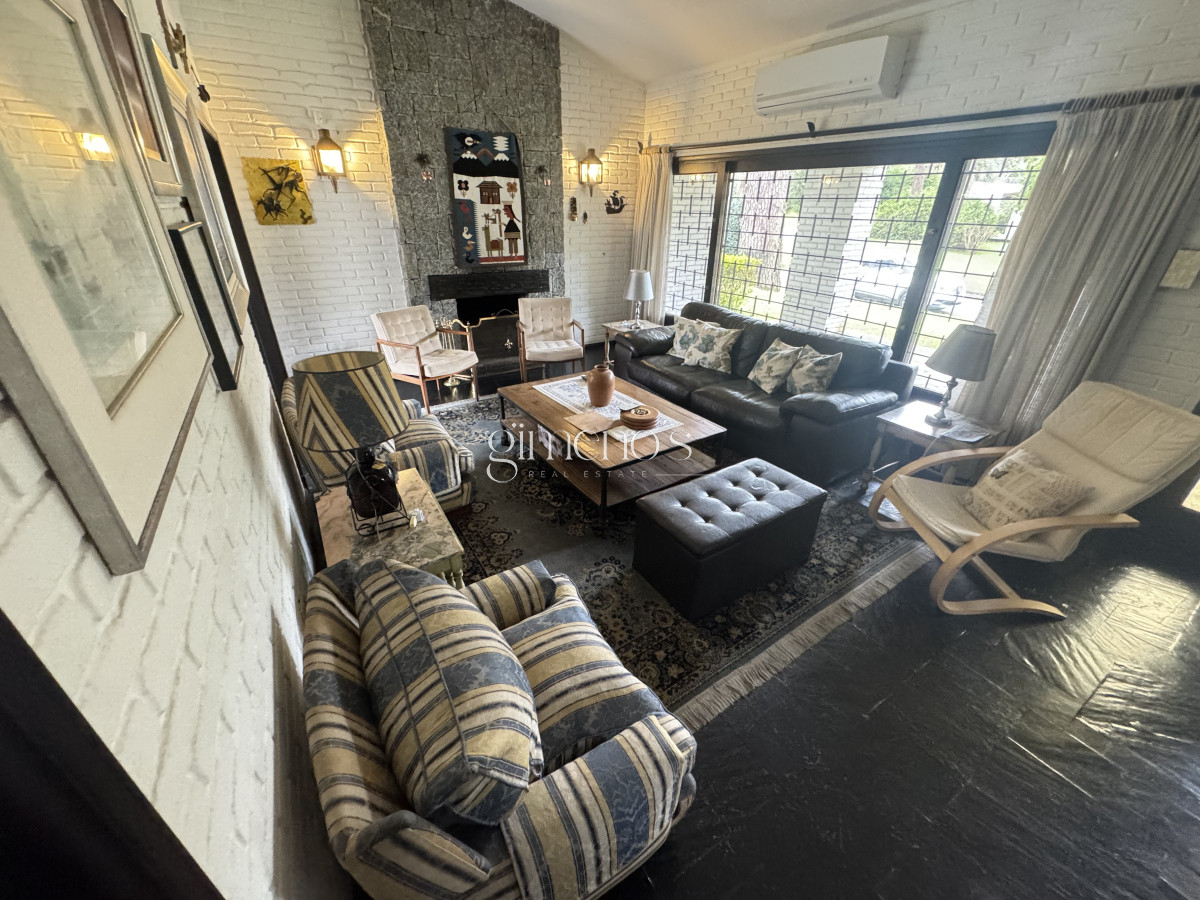 Casa ID.325 - Chalet tradicional en excelente ubicación, ideal para vivir todo el año