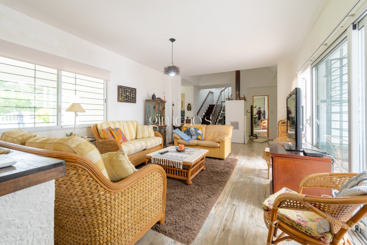 Casa ID.354 - Alquiler de Casa 4 Dormitorios en zona Cantegril - Punta del Este 