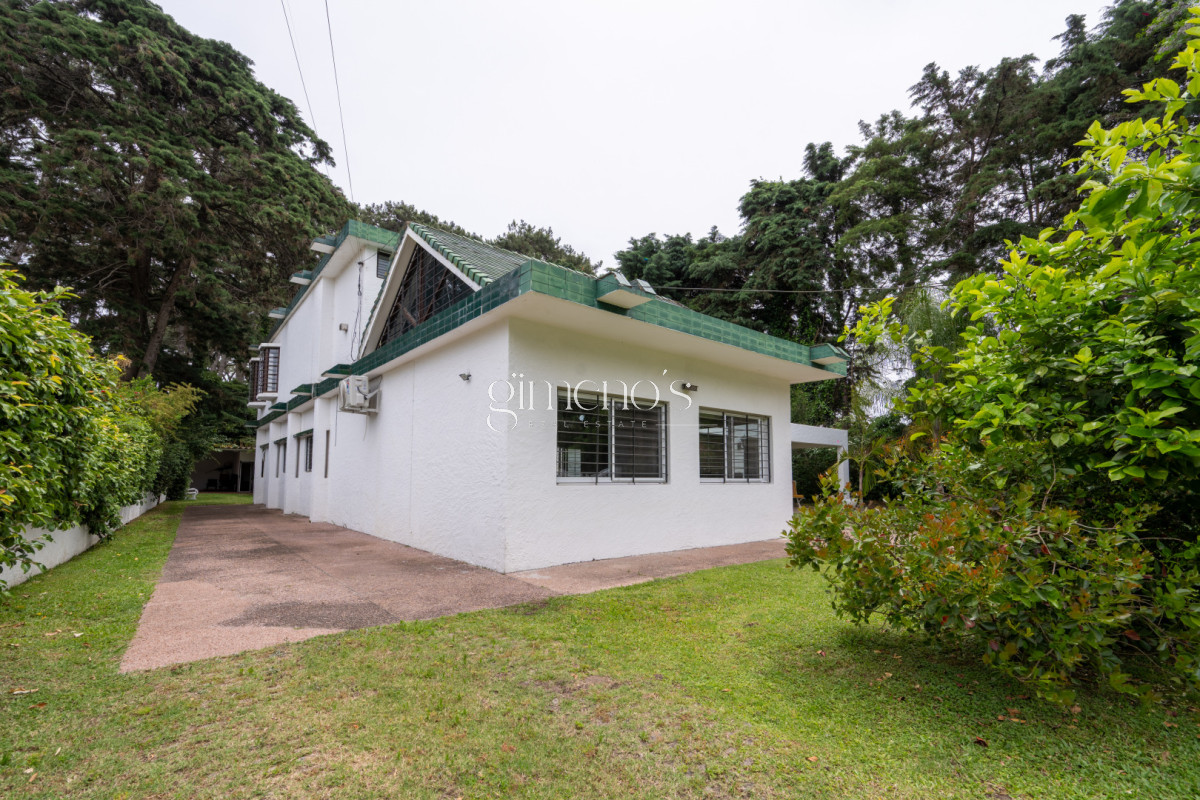 Casa ID.354 - Alquiler de Casa 4 Dormitorios en zona Cantegril - Punta del Este 