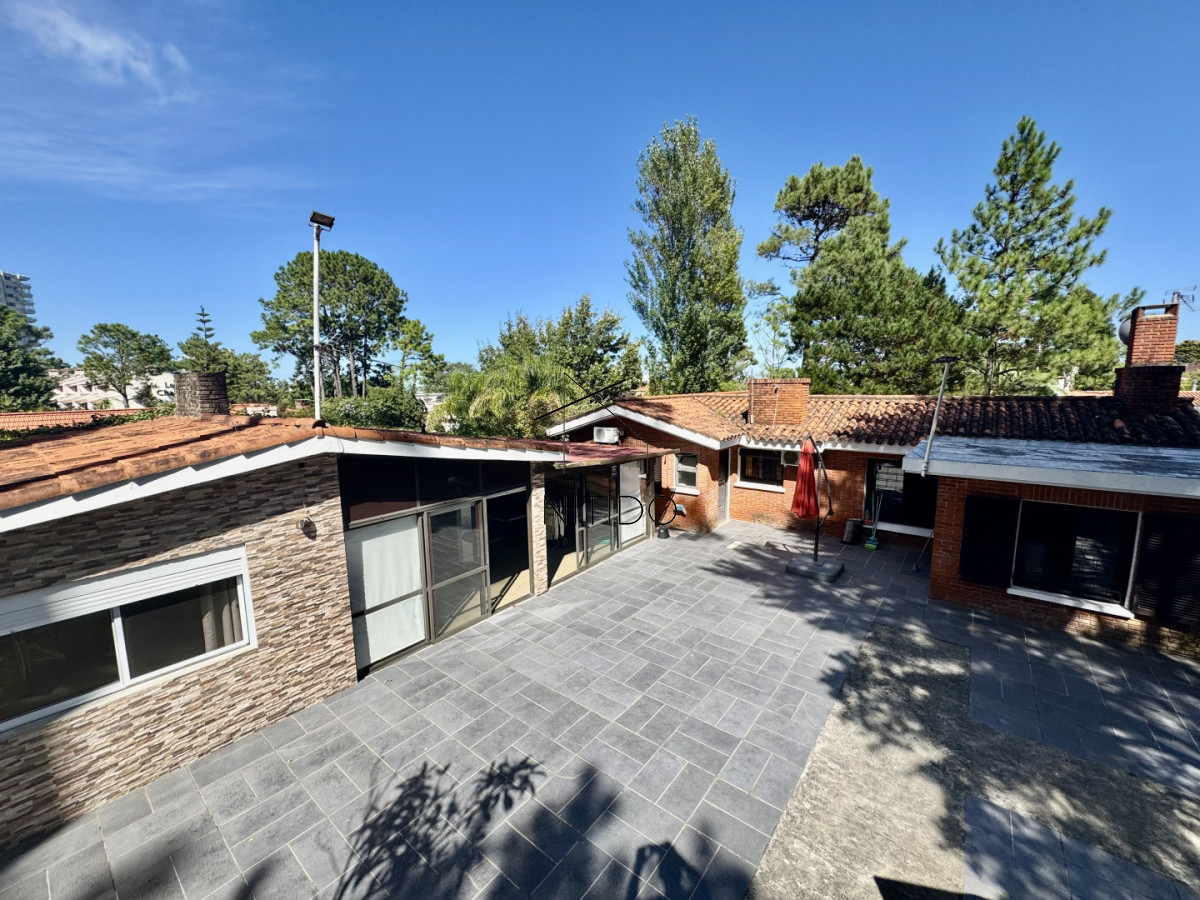 Casa ID.595 - Casa en venta playa mansa Punta del Este