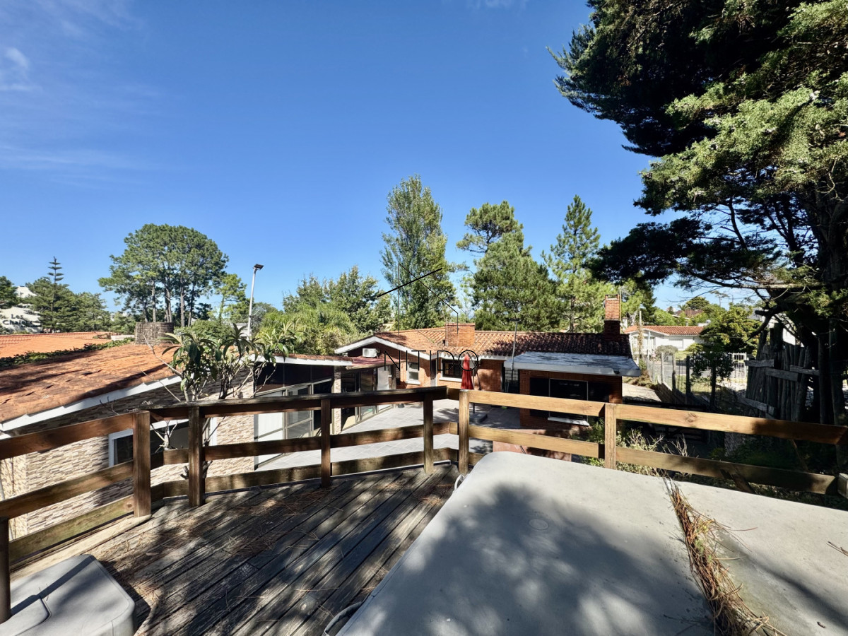 Casa ID.595 - Casa en venta playa mansa Punta del Este