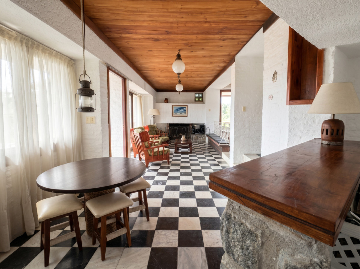 Casa ID.328 - Gran casa a 2 cuadras del mar 