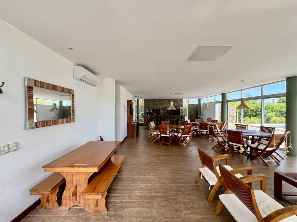 Apartamento ID.331 - Apartamento en venta en primera línea de la Playa Mansa, Punta del Este — 130 m² con vista al mar