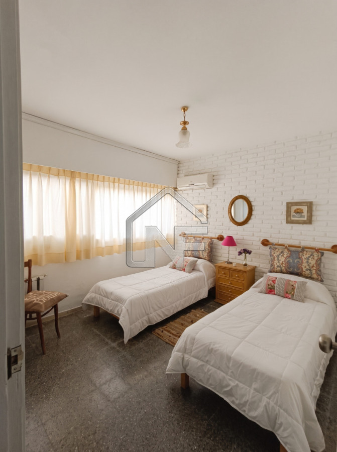 Casa ID.228 - Casa de 3 dormitorios + dependencia a 200 metros del mar en playa Mansa