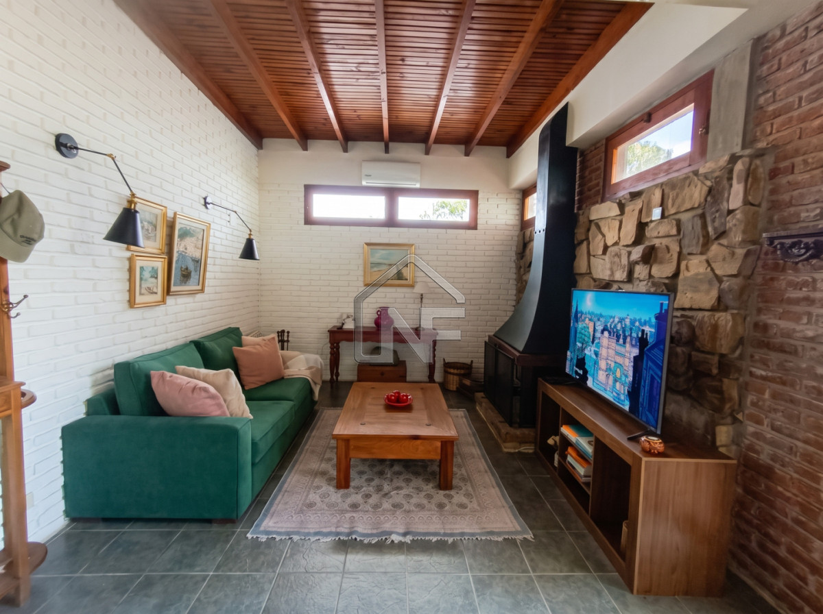 Casa ID.228 - Casa de 3 dormitorios + dependencia a 200 metros del mar en playa Mansa