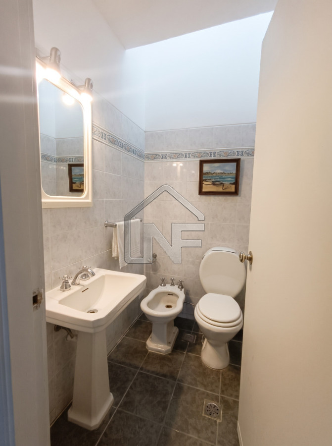 Casa ID.228 - Casa de 3 dormitorios + dependencia a 200 metros del mar en playa Mansa