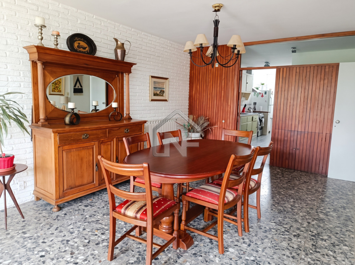 Casa ID.228 - Casa de 3 dormitorios + dependencia a 200 metros del mar en playa Mansa