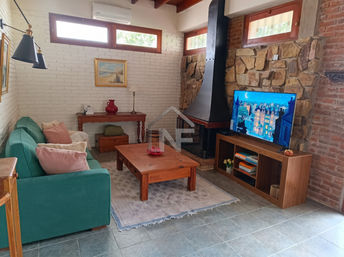 Casa ID.228 - Casa de 3 dormitorios + dependencia a 200 metros del mar en playa Mansa