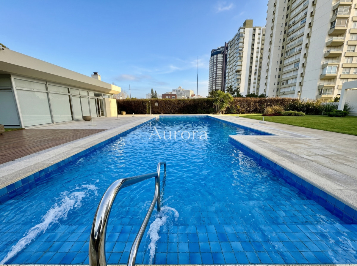 Apartamento ID.431 - Apartamento en venta en primera línea de la Playa Mansa, Punta del Este — 130 m² con vista al mar
