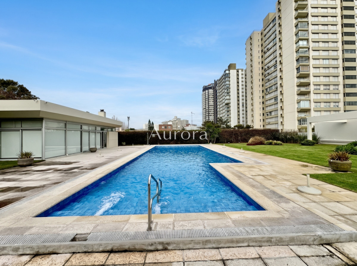 Apartamento ID.431 - Apartamento en venta en primera línea de la Playa Mansa, Punta del Este — 130 m² con vista al mar