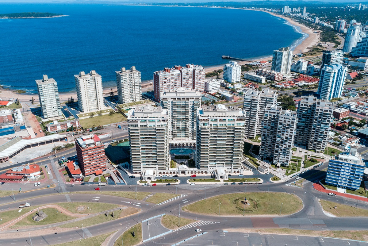 Apartamento ID.434 - Apartamento en Imperiale venta en Playa Brava, Punta del Este frente al mar