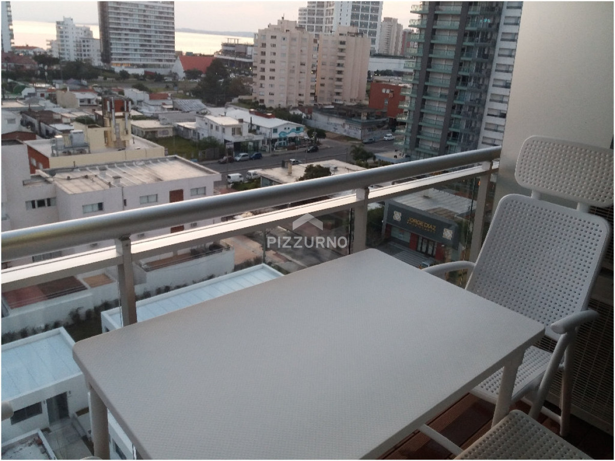 Apartamento Ref.676 - Muy lindo apto en edificio nuevo con pileta en piso 16