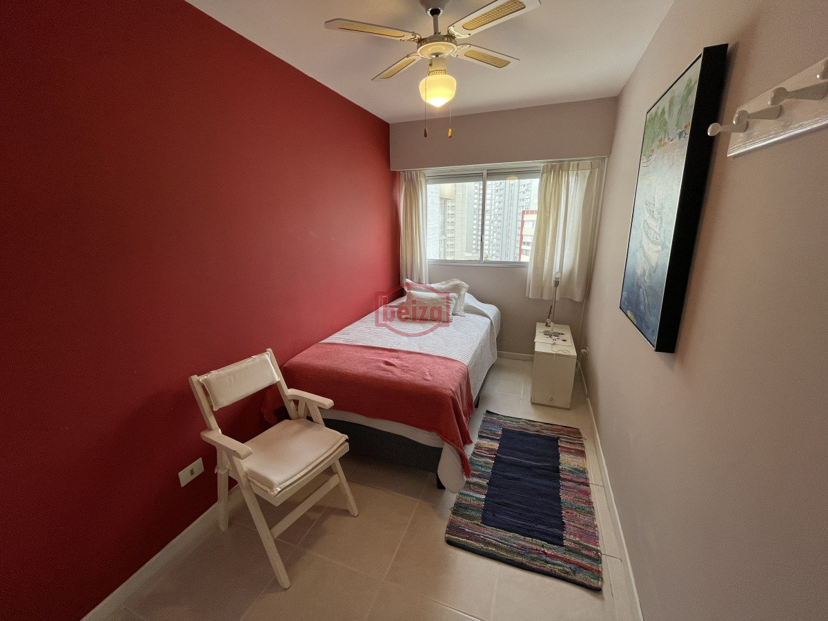 Apartamento ID.165973/Pent-House-en-Mansa,-3-dormitorios-y-parrillero - En alquiler apartamento de 3 dormitorios con amenities y vista a la isla y los dedos garage en subsuelo lavadero mucama piscina