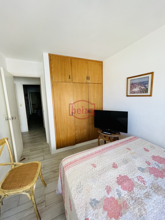 Apartamento ID.166379/Espectacular-departamento-en-Playa-Mansa-de-3-dormitorios-frente-al-mar! - Brava ,A una cuadra de la Brava  3 dormit