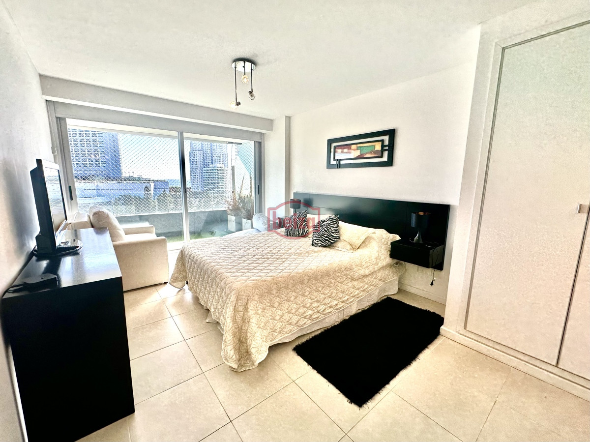 Apartamento ID.166399/Alquiler-de-apartamento-de-3-dormitorios-y-dependencia-en-Punta-del-Este - Excelente ubicacion , a 2 cuadras mar