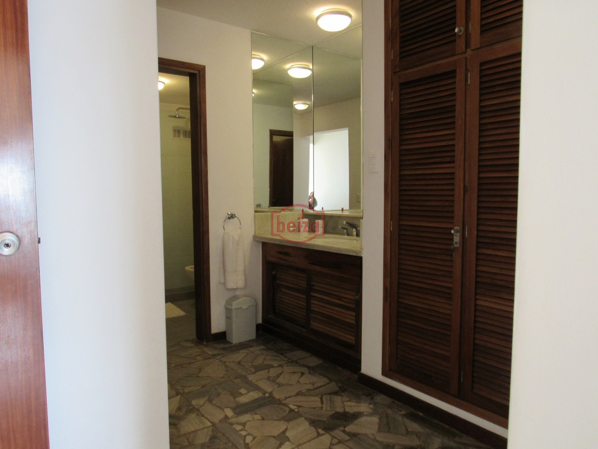 Apartamento ID.164375/ALQUILA-APARTAMENTO-2-DORMITORIOS-,-2-BAÑOS - Apartamento en Playa Mansa de Punta del Este