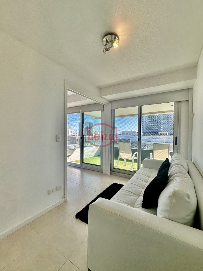 Apartamento ID.166399/Alquiler-de-apartamento-de-3-dormitorios-y-dependencia-en-Punta-del-Este - Excelente ubicacion , a 2 cuadras mar