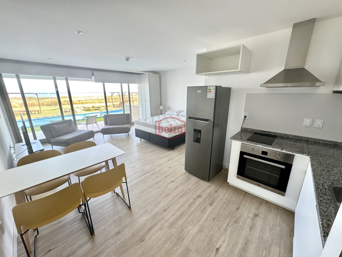 Apartamento ID.166382/VENTA-A-pasos-del-puerto--2-dormitorios-2-baños-con-garage - Excelente Monoambiente con piscina propia a pasos de la playa