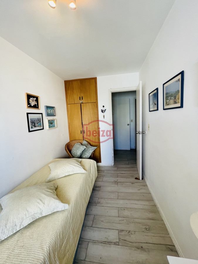 Apartamento ID.166379/Espectacular-departamento-en-Playa-Mansa-de-3-dormitorios-frente-al-mar! - Brava ,A una cuadra de la Brava  3 dormit