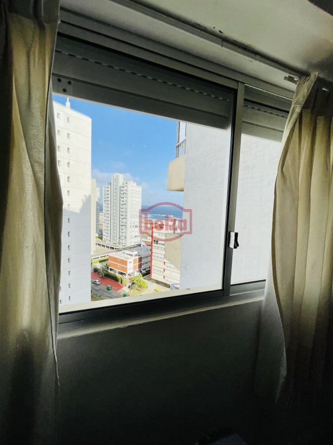 Apartamento ID.166379/Espectacular-departamento-en-Playa-Mansa-de-3-dormitorios-frente-al-mar! - Brava ,A una cuadra de la Brava  3 dormit