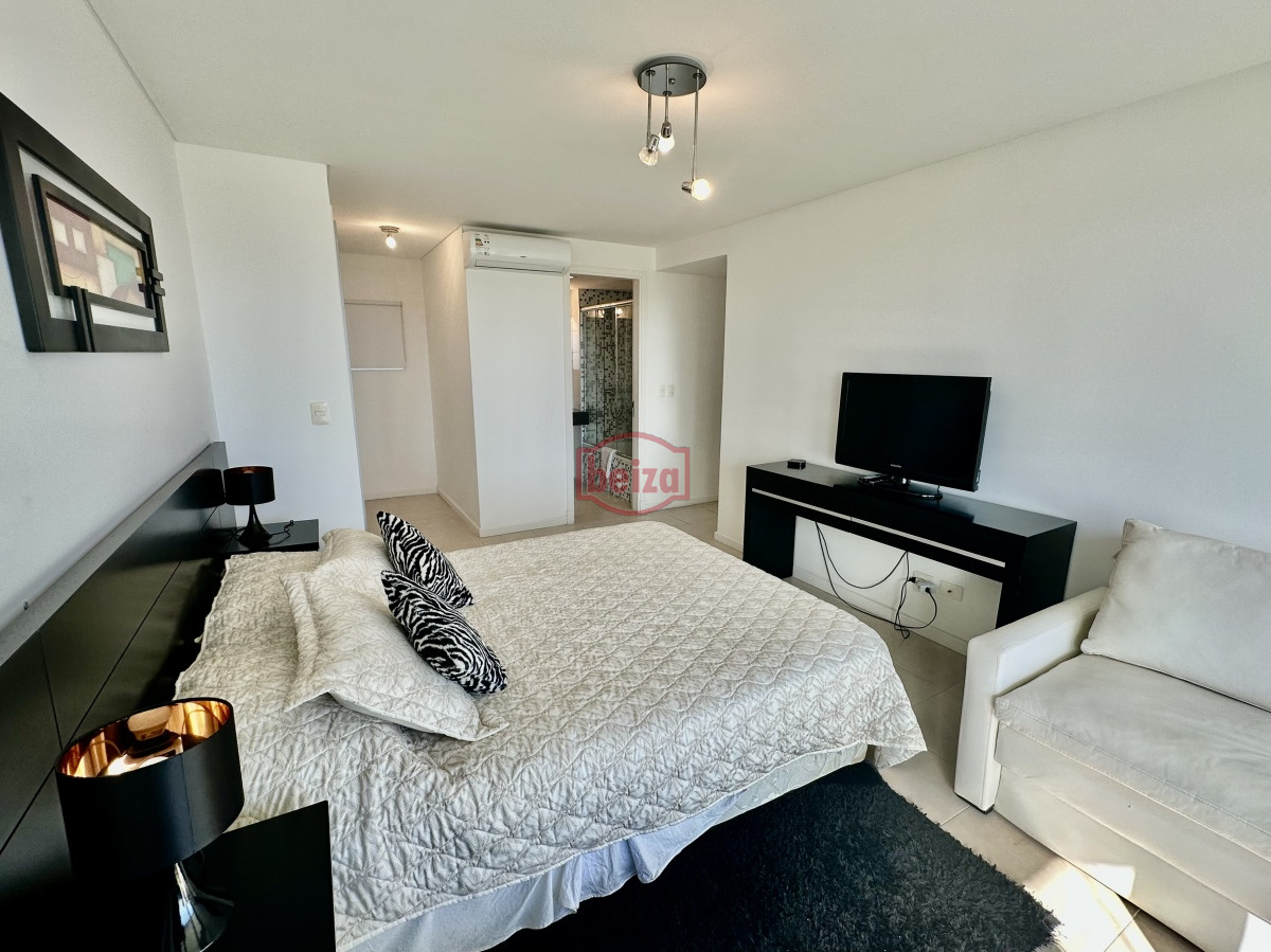 Apartamento ID.166399/Alquiler-de-apartamento-de-3-dormitorios-y-dependencia-en-Punta-del-Este - Excelente ubicacion , a 2 cuadras mar
