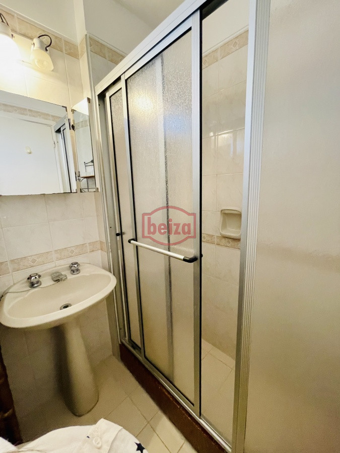 Apartamento ID.166379/Espectacular-departamento-en-Playa-Mansa-de-3-dormitorios-frente-al-mar! - Brava ,A una cuadra de la Brava  3 dormit