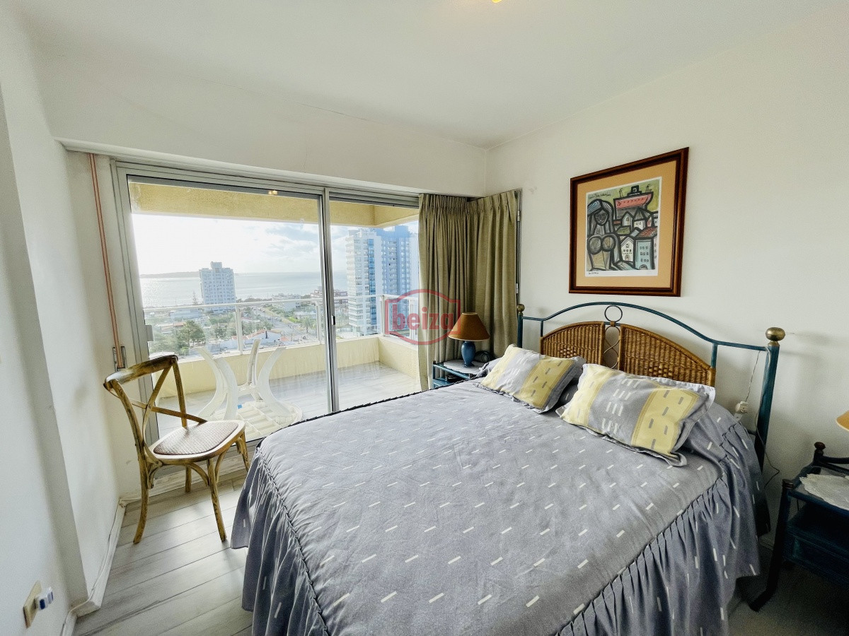 Apartamento ID.166379/Espectacular-departamento-en-Playa-Mansa-de-3-dormitorios-frente-al-mar! - Brava ,A una cuadra de la Brava  3 dormit