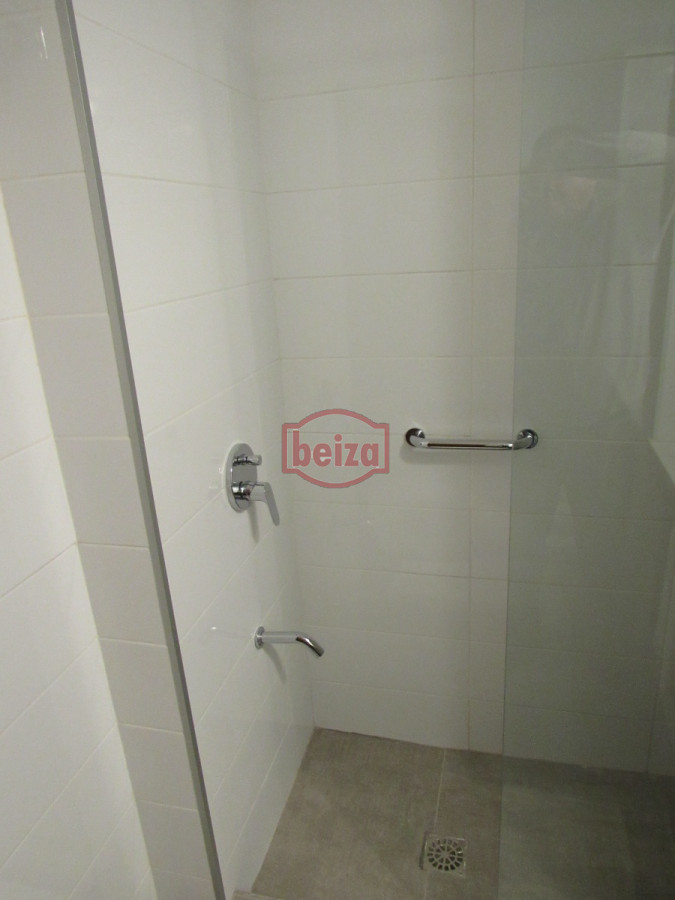 Apartamento ID.164375/ALQUILA-APARTAMENTO-2-DORMITORIOS-,-2-BAÑOS - Apartamento en Playa Mansa de Punta del Este