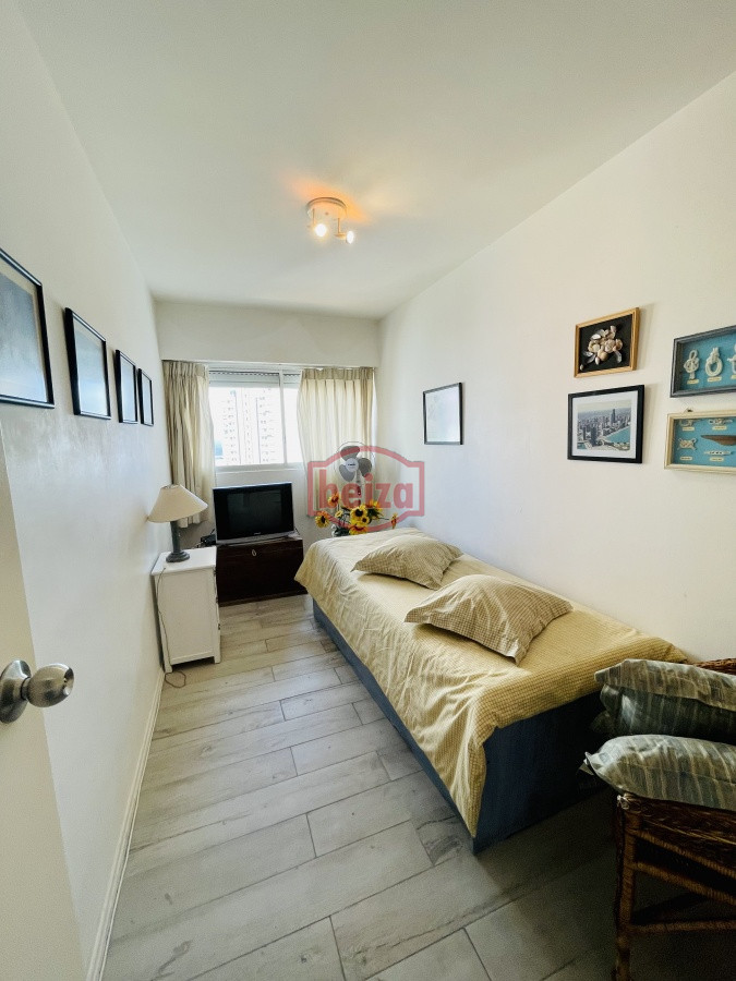 Apartamento ID.166379/Espectacular-departamento-en-Playa-Mansa-de-3-dormitorios-frente-al-mar! - Brava ,A una cuadra de la Brava  3 dormit