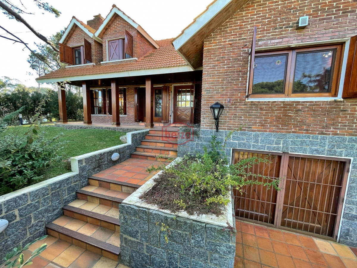 Casa ID.165418 - En venta y Alquiler.. imperdible oportunidad.. a metros del mar!!!