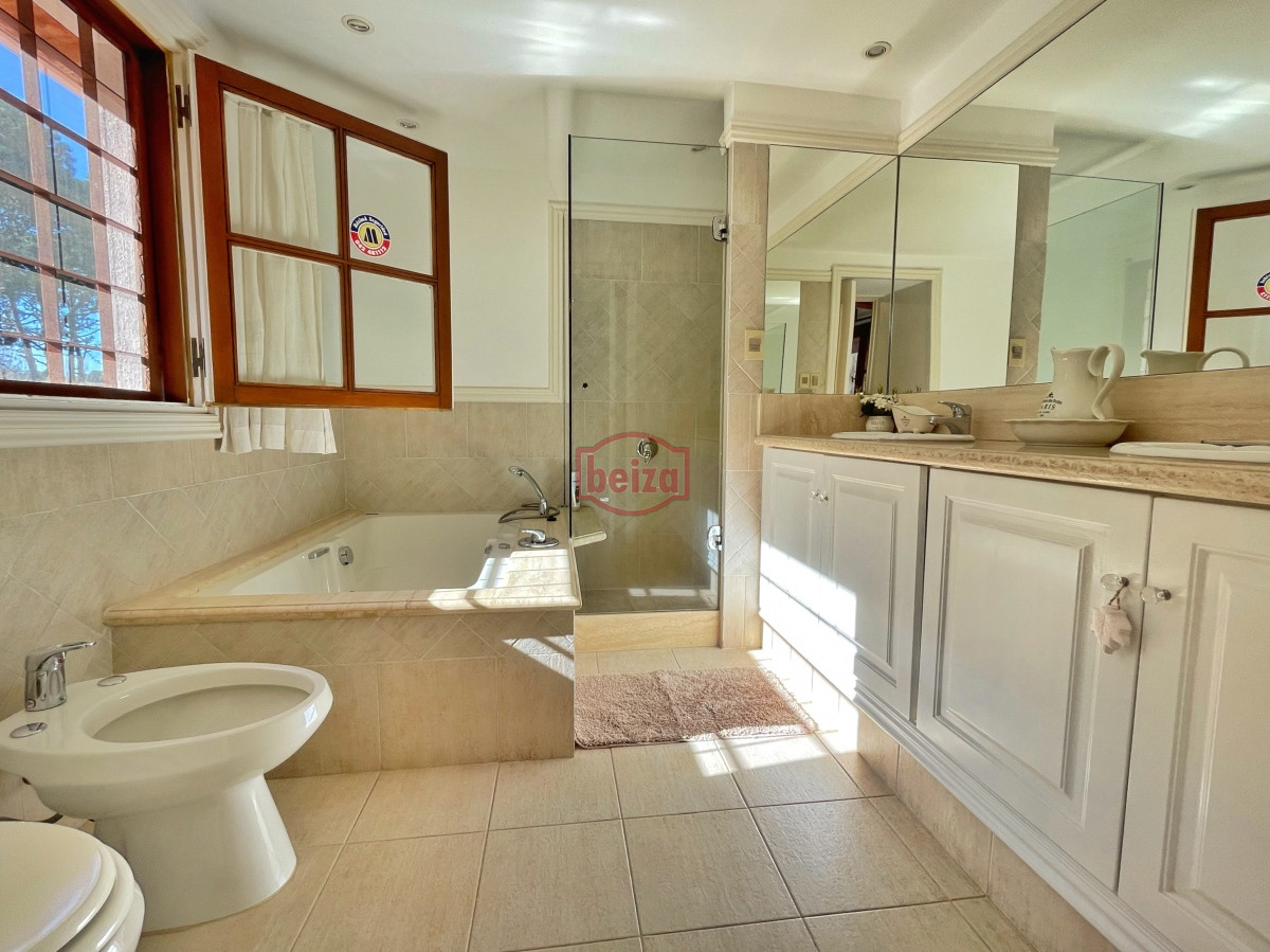 Casa ID.165418 - En venta y Alquiler.. imperdible oportunidad.. a metros del mar!!!