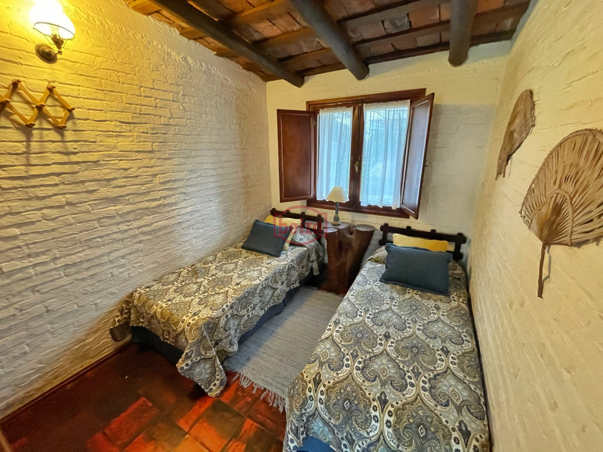 Casa ID.165951/Casa-en-alquiler-temporario-Playa-Mansa-4-dormitorios - Casa en Pinares, 3 dormitorios *