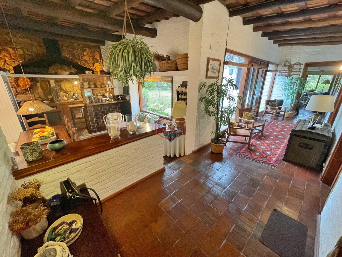 Casa ID.165951/Casa-en-alquiler-temporario-Playa-Mansa-4-dormitorios - Casa en Pinares, 3 dormitorios *