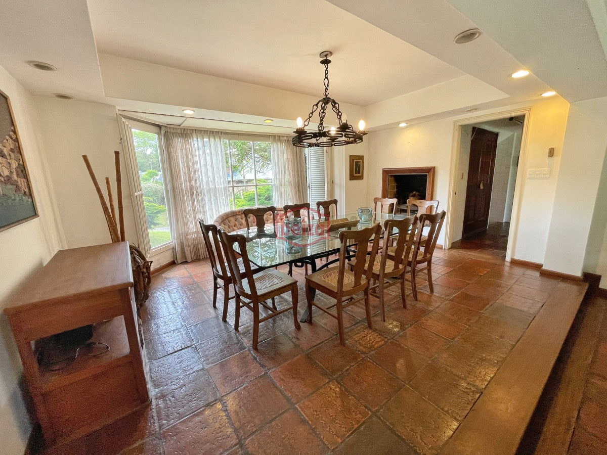 Casa ID.165978/Alquiler-temporario-de-Casa-4-DORMITORIOS-en-GOLF,-PUNTA-DEL-ESTE - Casa en Mansa, 4 dormitorios y dependencia, piscina, barbacoa. Alquiler de temporada