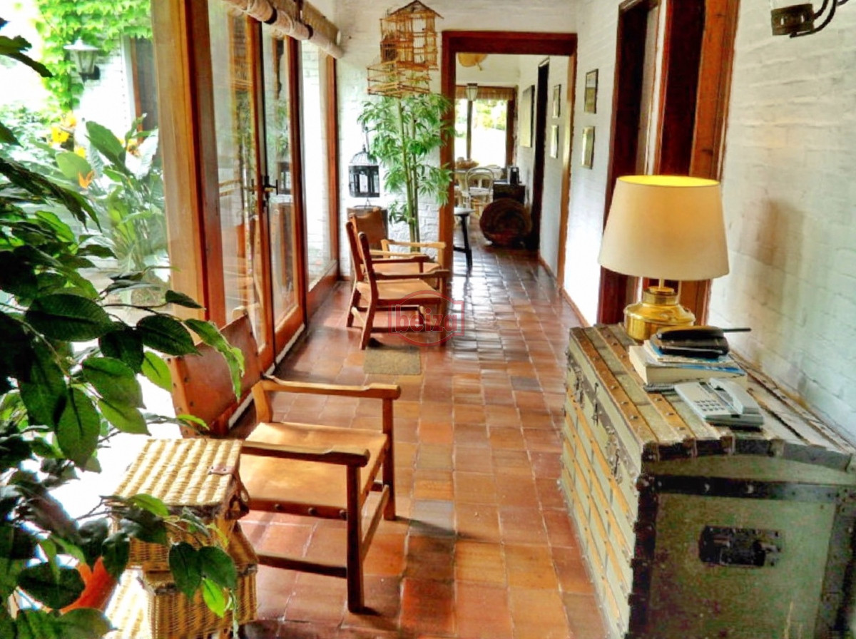 Casa ID.165951/Casa-en-alquiler-temporario-Playa-Mansa-4-dormitorios - Casa en Pinares, 3 dormitorios *