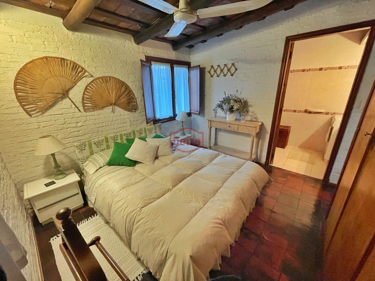 Casa ID.165951/Casa-en-alquiler-temporario-Playa-Mansa-4-dormitorios - Casa en Pinares, 3 dormitorios *