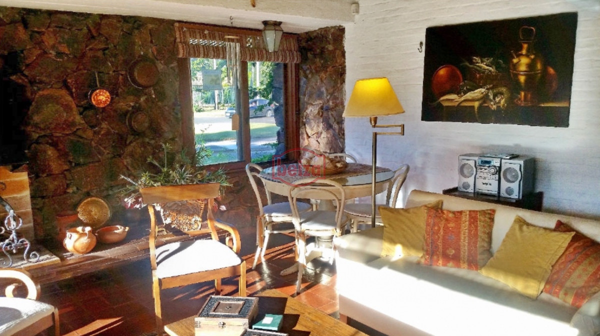 Casa ID.165951/Casa-en-alquiler-temporario-Playa-Mansa-4-dormitorios - Casa en Pinares, 3 dormitorios *