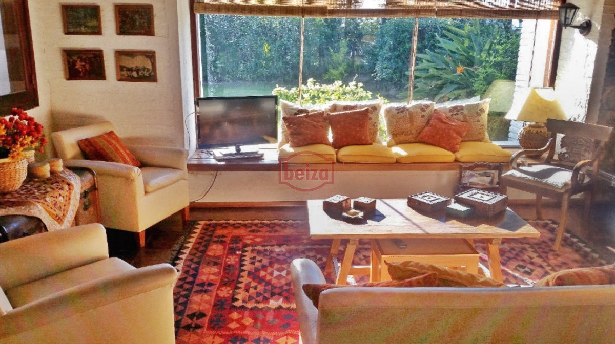 Casa ID.165951/Casa-en-alquiler-temporario-Playa-Mansa-4-dormitorios - Casa en Pinares, 3 dormitorios *