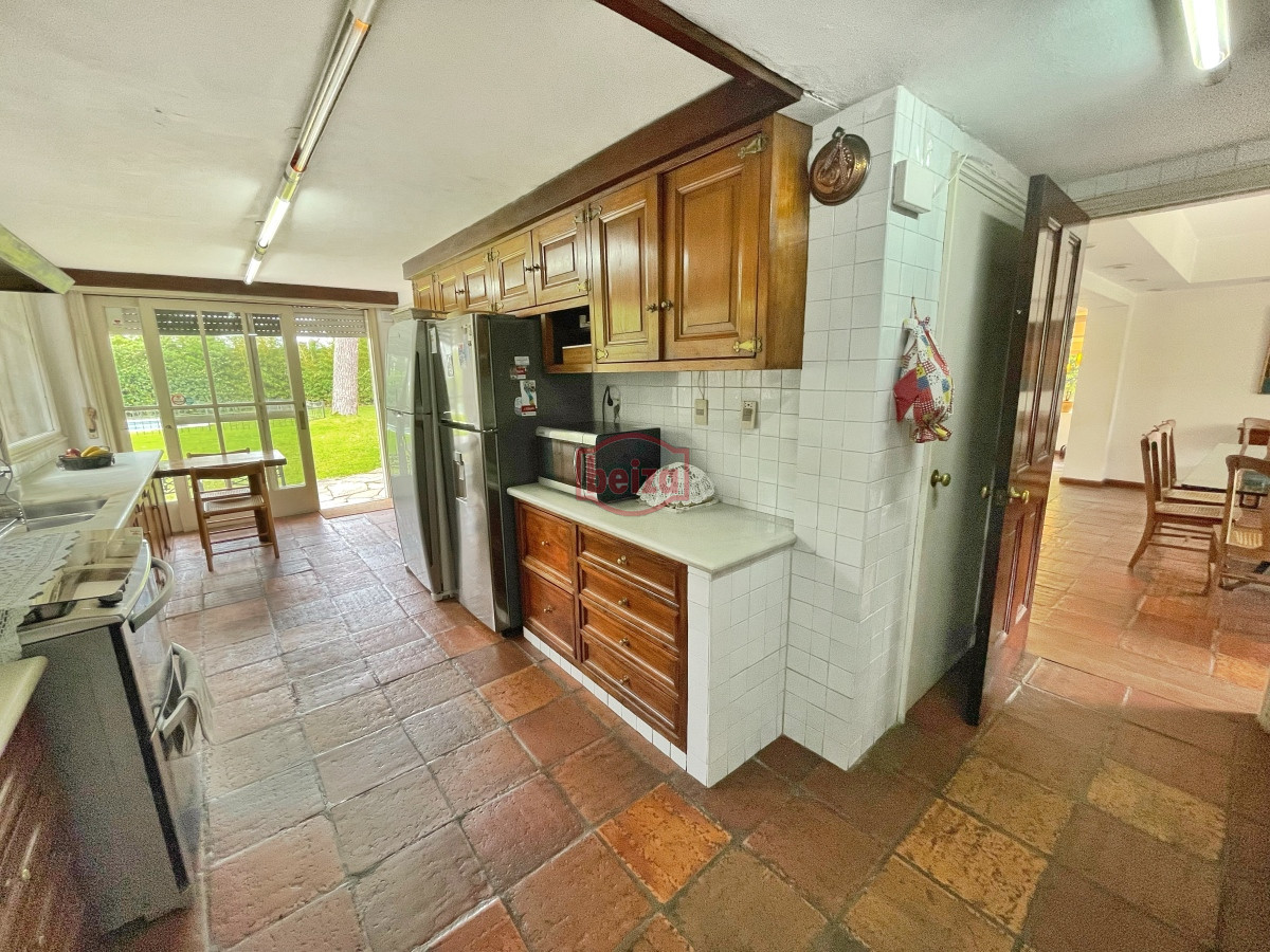 Casa ID.165978/Alquiler-temporario-de-Casa-4-DORMITORIOS-en-GOLF,-PUNTA-DEL-ESTE - Casa en Mansa, 4 dormitorios y dependencia, piscina, barbacoa. Alquiler de temporada