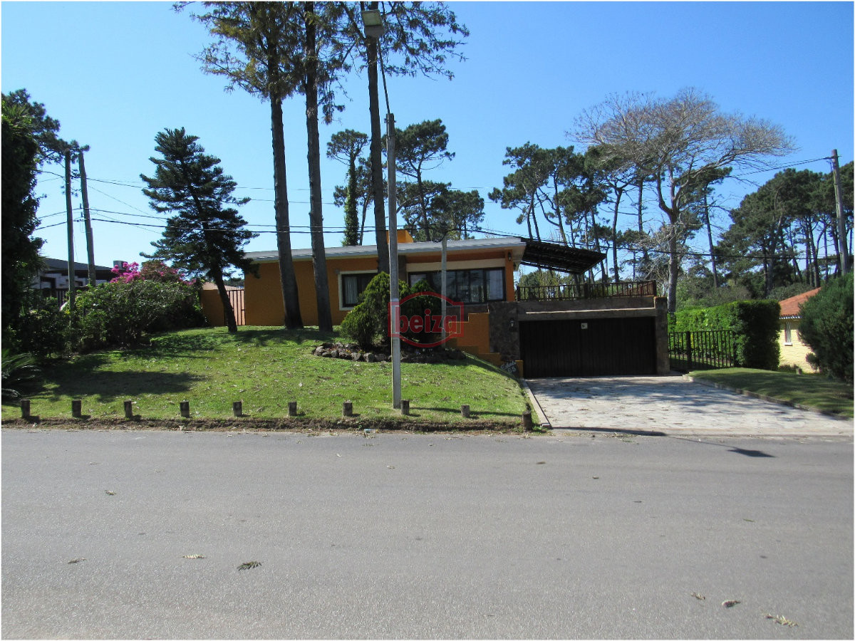 Casa ID.164359/Chalet-de-6-dormitorios-en-pda-10-de-playa-mansa - Casa en Punta del Este, Roosevelt