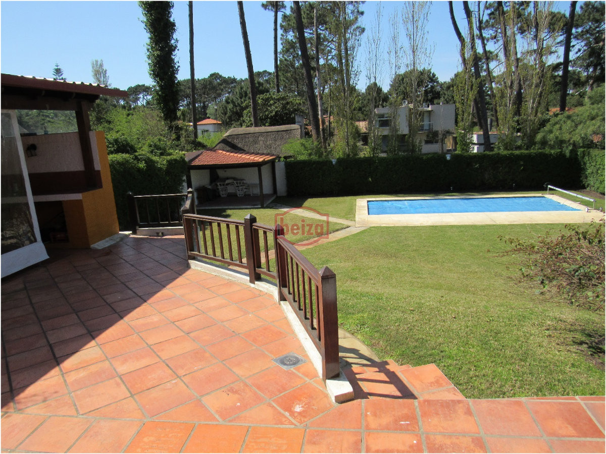 Casa ID.164359/Chalet-de-6-dormitorios-en-pda-10-de-playa-mansa - Casa en Punta del Este, Roosevelt